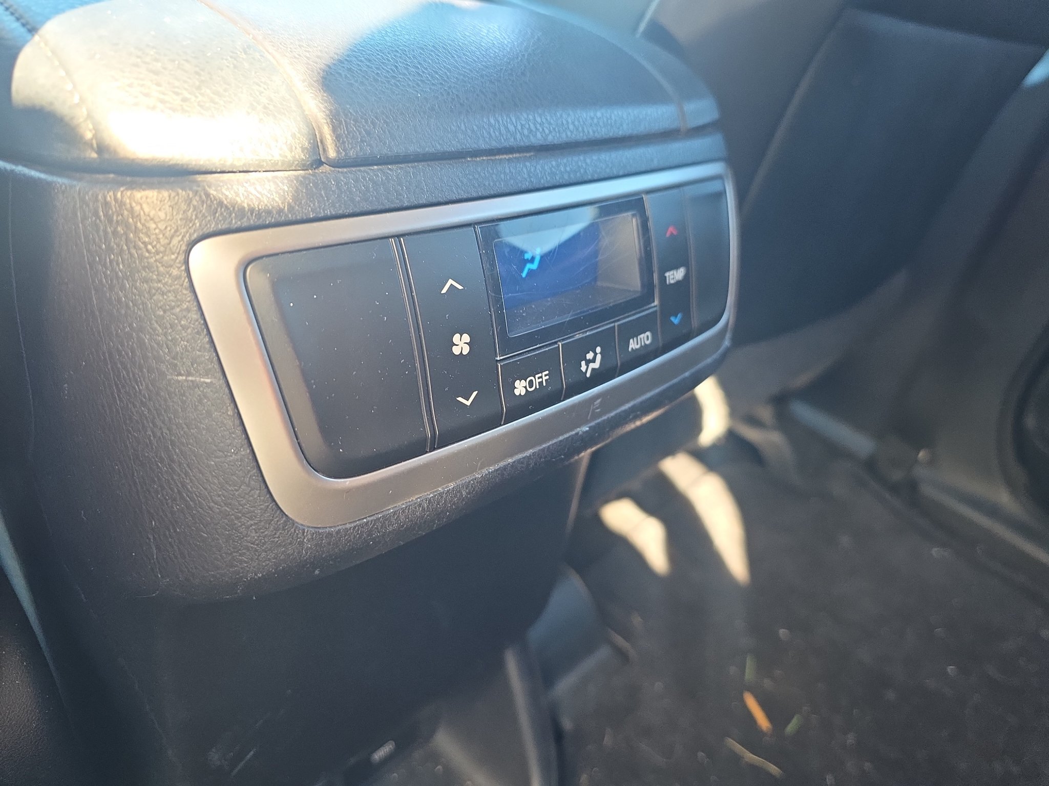 Used 2015 Toyota Highlander XLE FWD image 15
