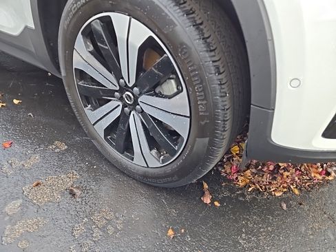 Certified 2023 Volvo C40 P8 Recharge Plus w/ Climate Package image 3