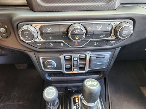 Used 2020 Jeep Wrangler Unlimited Sahara AWD/4WD image 20