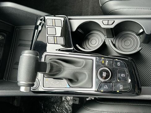 Used 2025 Kia Sportage EX w/ Premium Package image 40