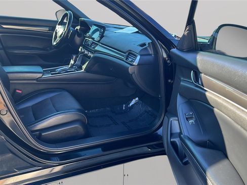 Used 2018 Honda Accord Sport image 13