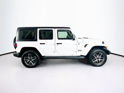 Used 2024 Jeep Wrangler Unlimited w/ Convenience Group AWD/4WD image 10
