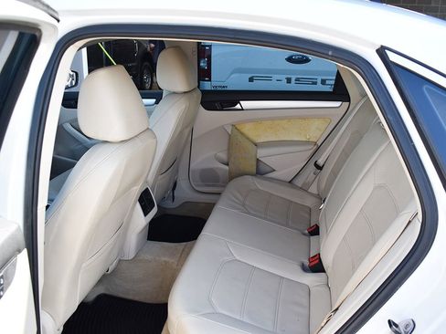 Used 2013 Volkswagen Passat TDI SE FWD image 6