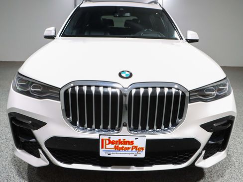 Used 2022 BMW X7 xDrive40i w/ M Sport Package image 4