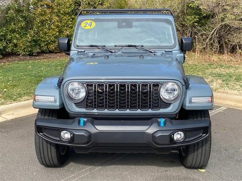 Used 2024 Jeep Wrangler Unlimited image 2