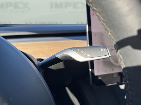 Used 2022 Tesla Model Y Long Range image 16