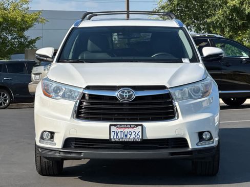 Used 2015 Toyota Highlander Limited w/ Driver Technology Package AWD/4WD image 10