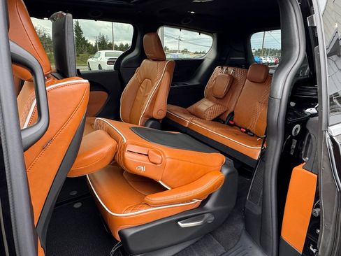 New 2026 Chrysler Pacifica Pinnacle image 18