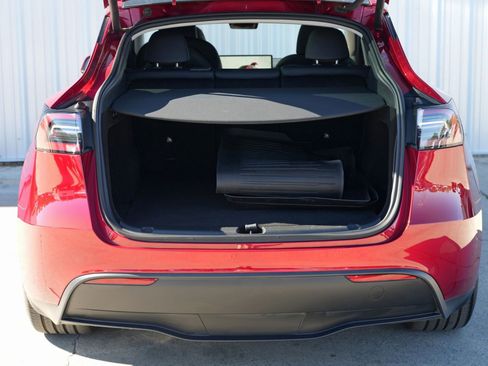 Used 2024 Tesla Model Y Performance image 10