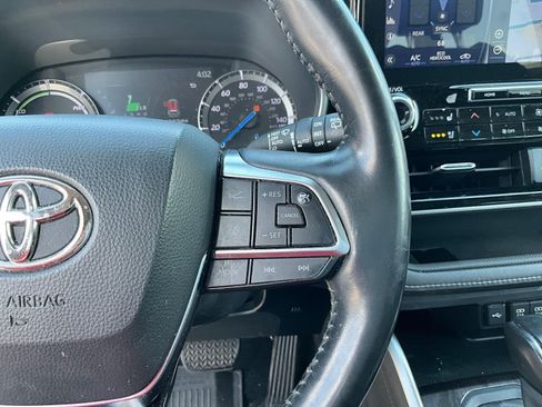 Used 2021 Toyota Highlander Platinum AWD/4WD image 11
