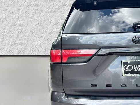 Used 2025 Toyota Sequoia Platinum AWD/4WD image 10