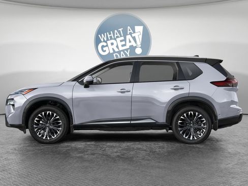 Used 2026 Nissan Rogue Platinum w/ Tech Package image 2