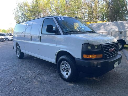 Used 2025 GMC Savana 3500 Extended RWD image 1
