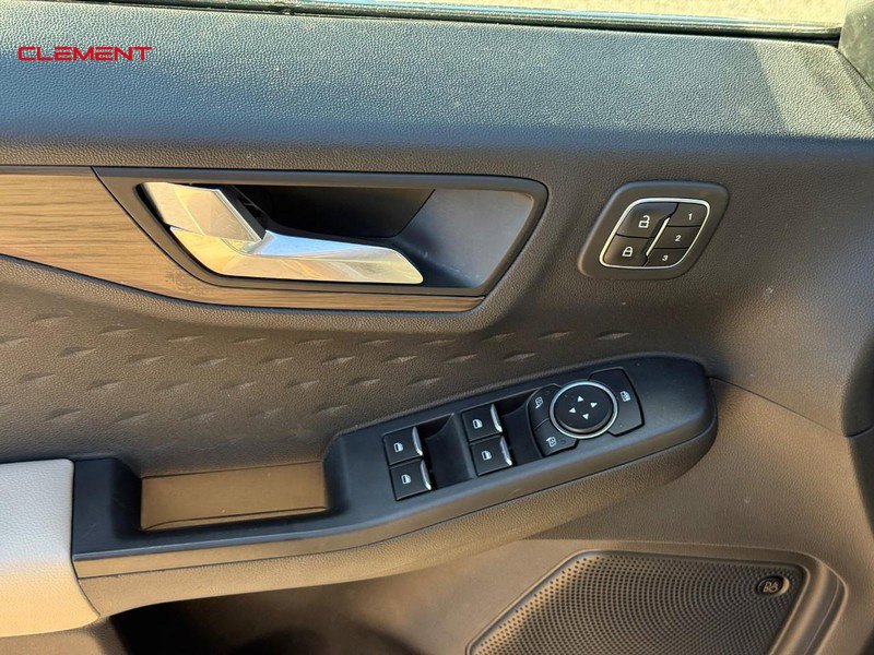Used 2020 Ford Escape Titanium AWD/4WD image 21