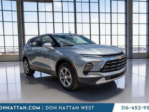Used 2025 Chevrolet Blazer LT AWD/4WD image 37