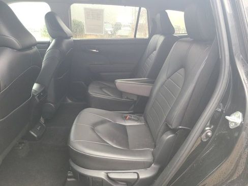 Used 2024 Toyota Highlander XLE image 13