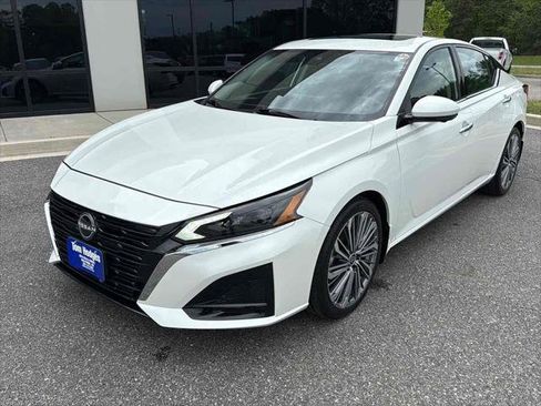 Used 2024 Nissan Altima 2.5 SL FWD image 1