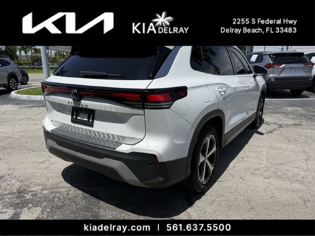 Used 2025 Volkswagen Tiguan SE FWD image 3