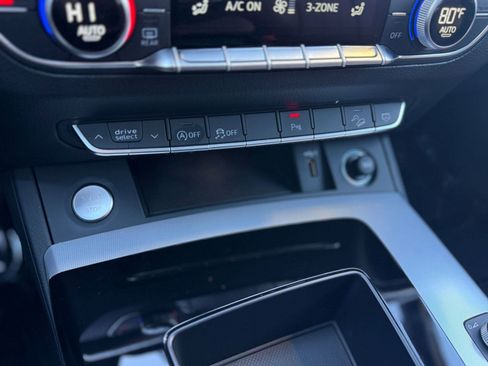 Certified 2025 Audi Q5 2.0T Premium w/ Convenience Plus Package image 26