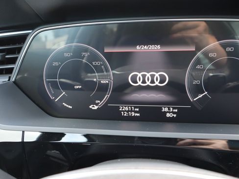 Used 2021 Audi e-tron Premium Plus w/ Premium Plus Package AWD/4WD image 10