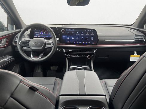 New 2026 Chevrolet Traverse Z71 w/ Driver Confidence Package image 10