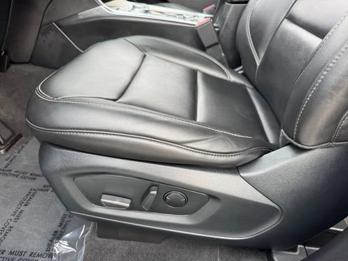 Used 2022 Ford Explorer XLT w/ Equipment Group 202A AWD/4WD image 15