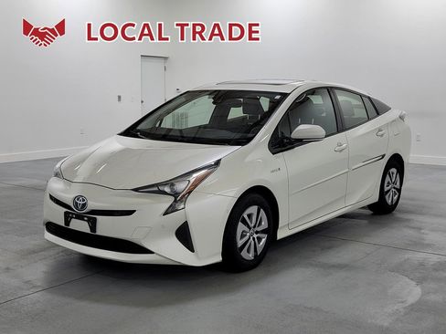 Used 2018 Toyota Prius Four w/ Advanced Technology Package image 4