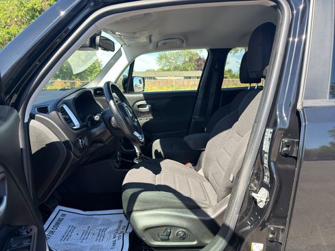 Used 2018 Jeep Renegade Latitude w/ UConnect 8.4 Nav Group AWD/4WD image 21