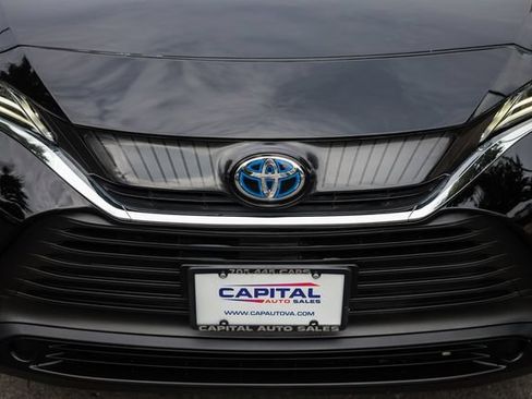Used 2023 Toyota Venza LE AWD/4WD image 21