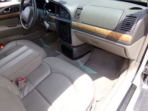 Used 2001 Lincoln Continental image 34
