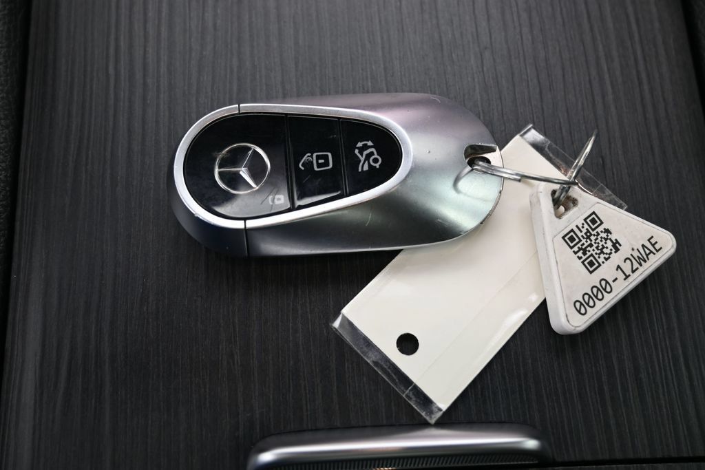 Used 2023 Mercedes-Benz EQS 580 4MATIC SUV image 19