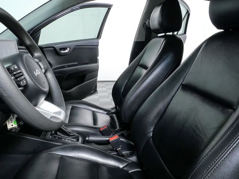 Used 2022 Kia Rio LX image 4