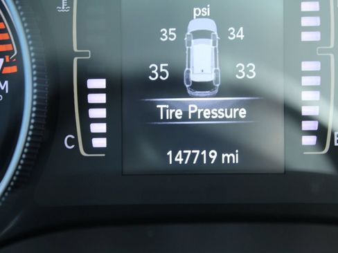 Used 2019 Jeep Cherokee Latitude w/ Popular Appearance Group FWD image 19
