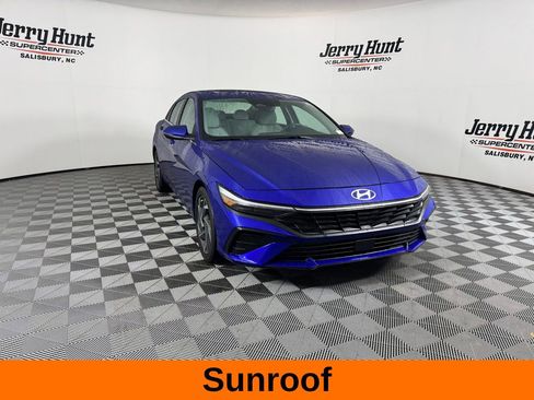 Used 2025 Hyundai Elantra Limited image 6