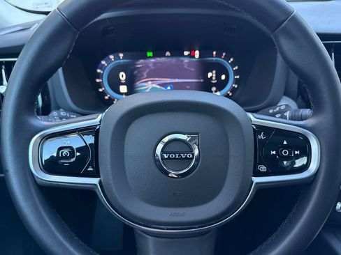 Used 2025 Volvo XC60 B5 Plus image 25