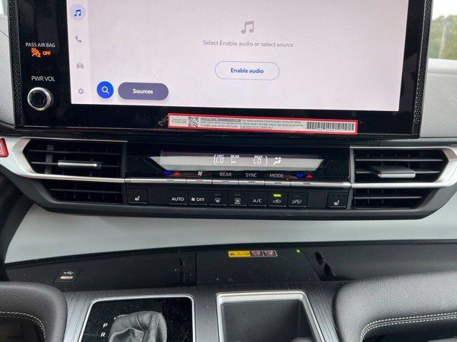 Used 2025 Toyota Sienna XLE w/ XLE Plus Package AWD/4WD image 16