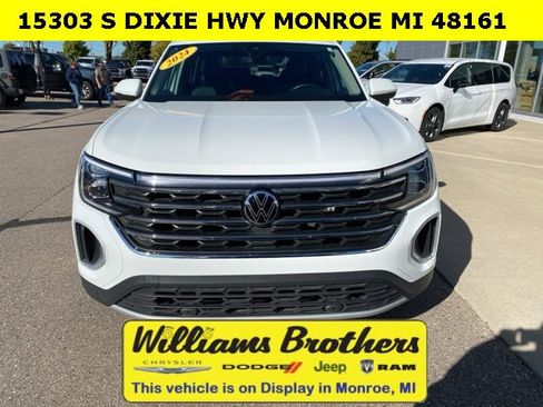 Used 2024 Volkswagen Atlas SE image 2