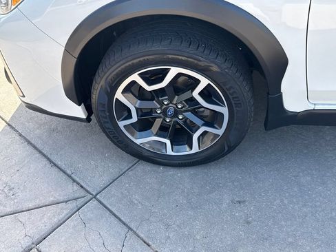 Used 2017 Subaru Crosstrek 2.0i Premium AWD/4WD image 10