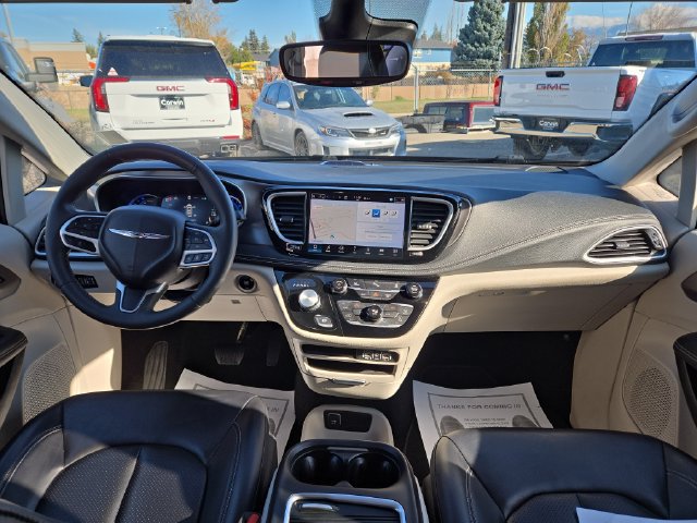 Used 2024 Chrysler Pacifica Limited FWD image 4