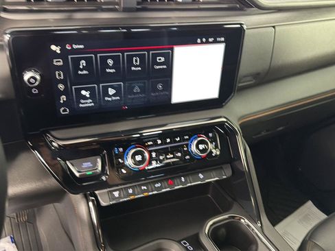 Used 2024 GMC Sierra 2500 AT4 w/ Technology Package AWD/4WD image 40