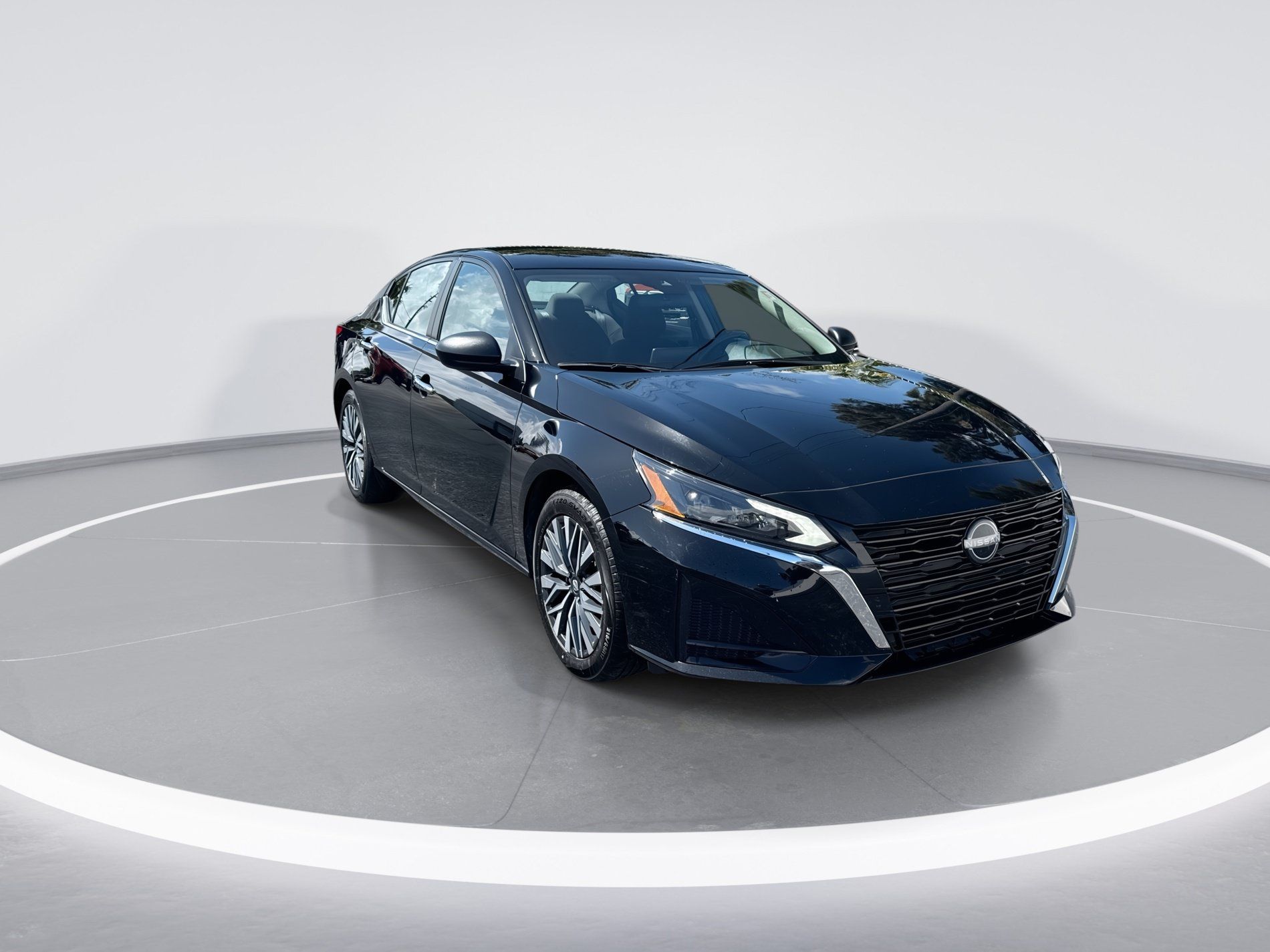 Certified 2024 Nissan Altima 2.5 SV FWD image 2