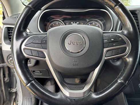Used 2021 Jeep Cherokee Latitude Plus w/ Mopar Interior Package AWD/4WD image 14