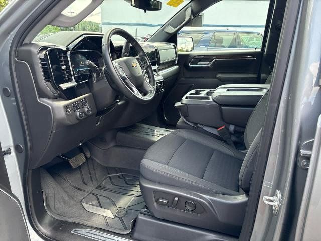 Used 2025 Chevrolet Silverado 1500 LT AWD/4WD image 14