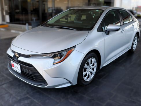 Used 2023 Toyota Corolla LE image 4