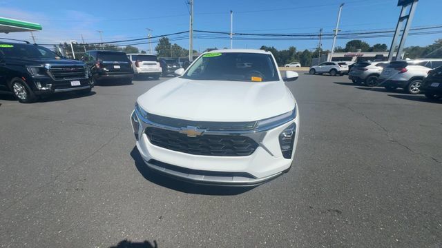 Used 2025 Chevrolet Trax LT w/ Driver Confidence Package FWD image 3