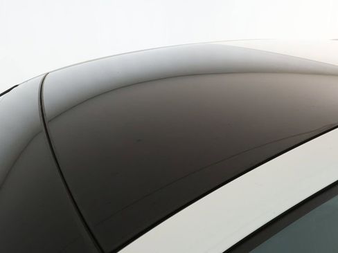 Used 2022 Volkswagen Golf R image 8