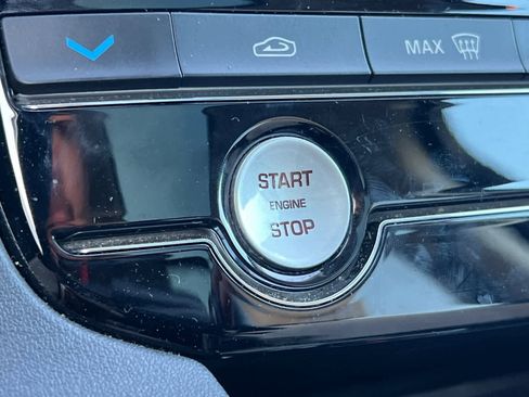 Used 2019 Jaguar F-PACE image 26