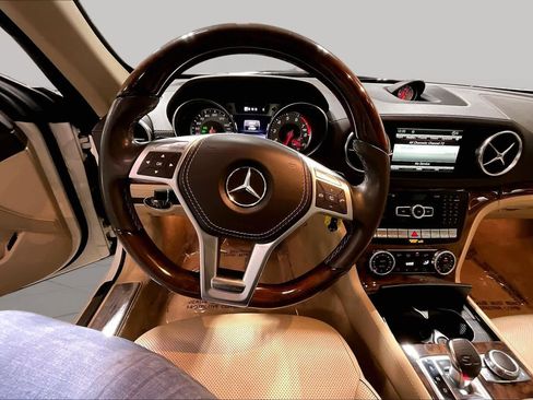Used 2014 Mercedes-Benz SL 550 image 6