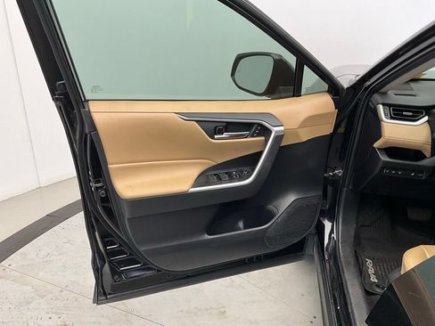 Used 2019 Toyota RAV4 XLE Premium w/ Cold Weather Package FWD image 17
