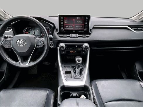 Used 2020 Toyota RAV4 XLE Premium FWD image 16